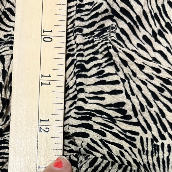 Three Dots Pull On Shorts Size Medium - Picture 5 of 8